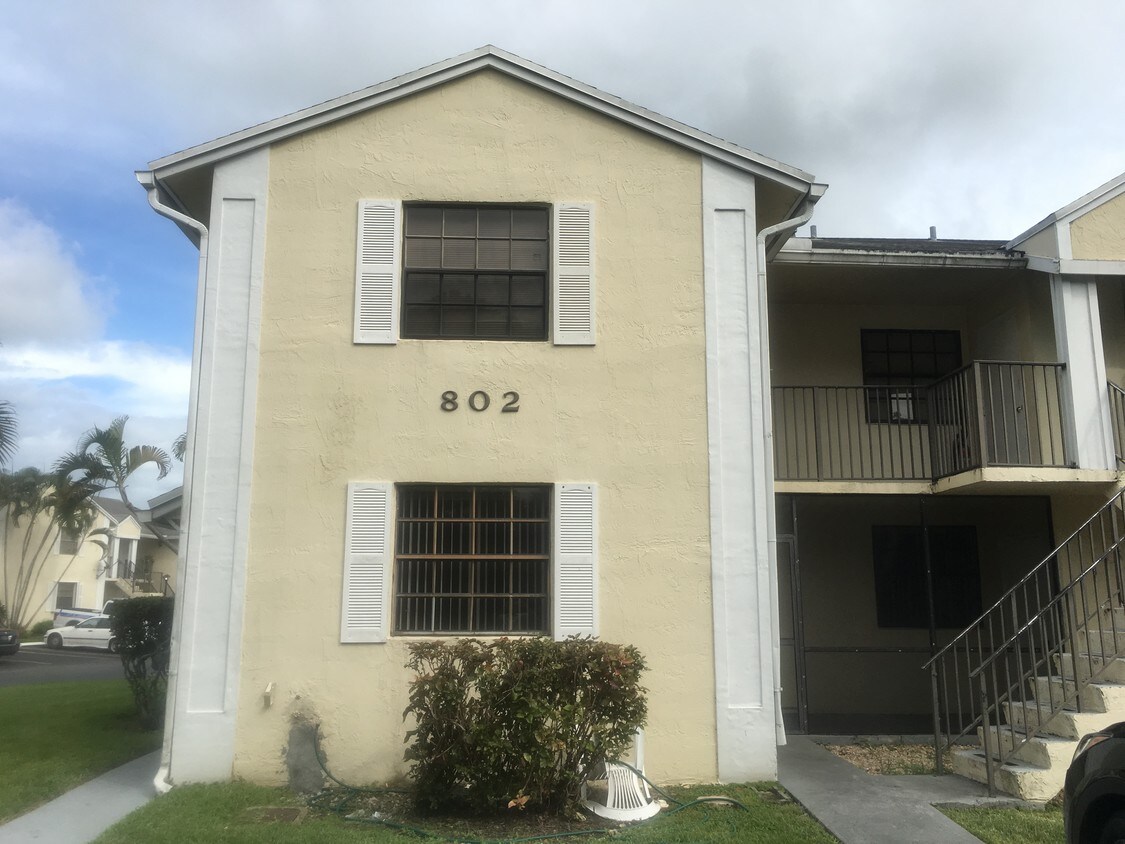Foto principal - 802 Constitution Dr