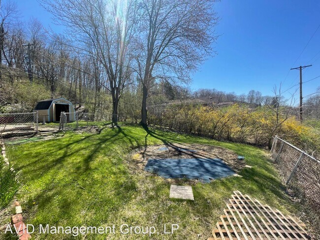 Building Photo - 3 br, 1 bath House - 2576 Pitcairn Rd