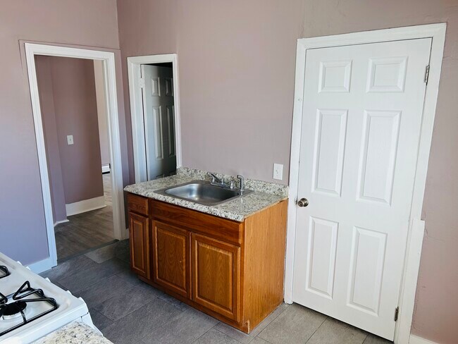 Foto del edificio - 25 Fallon Ave