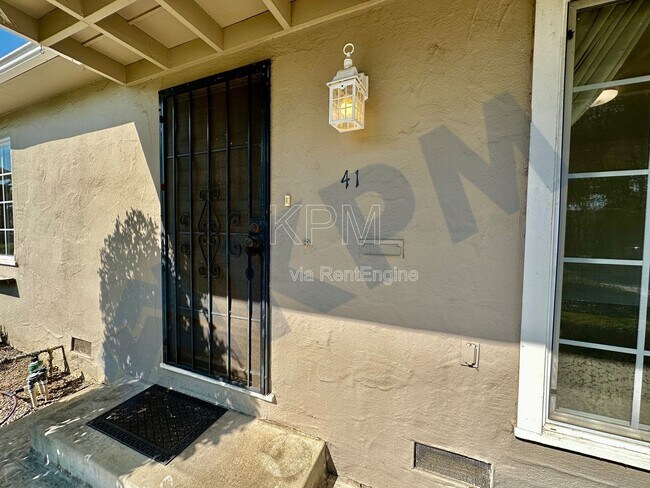 Foto del edificio - 41 W McKenzie Ave