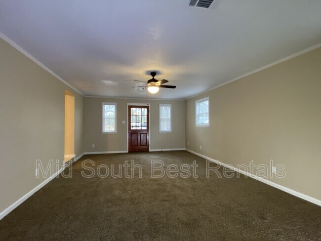 Building Photo - 3052 James Rd