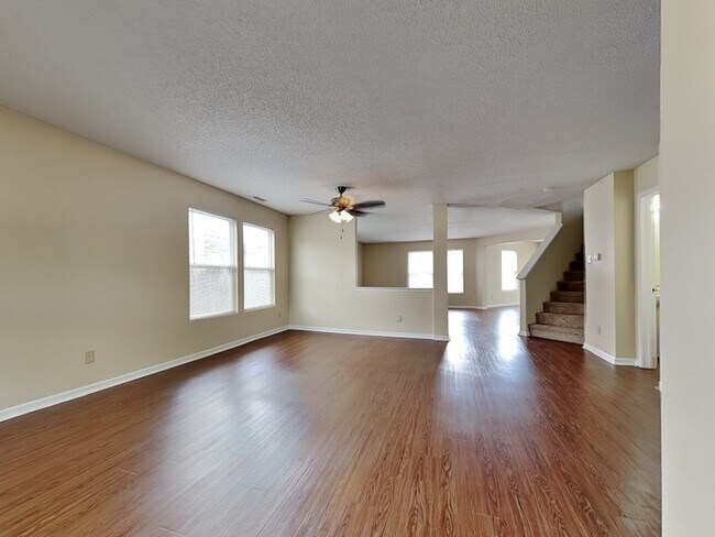 Building Photo - 4 bed 2.5 bath in Brownsburg!