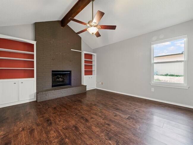 Building Photo - 1002 Cresswell Dr