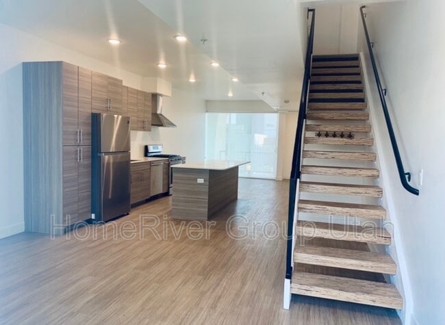 Building Photo - 877 S 200 W
