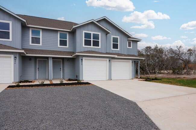 Foto del edificio - Spring Special  - Application fee $40!