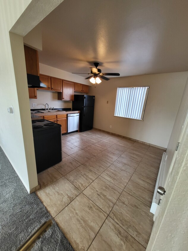 Kitchen - 1502 Bookcliff Ct