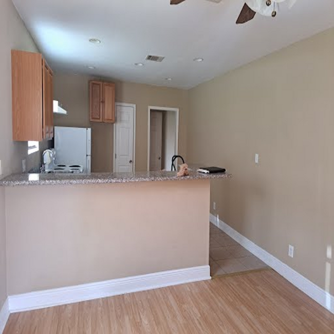 Foto del edificio - 7941 Devine Ave