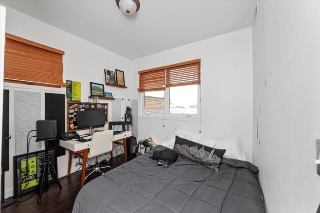 Building Photo - 2 bedroom in Chicago IL 60622
