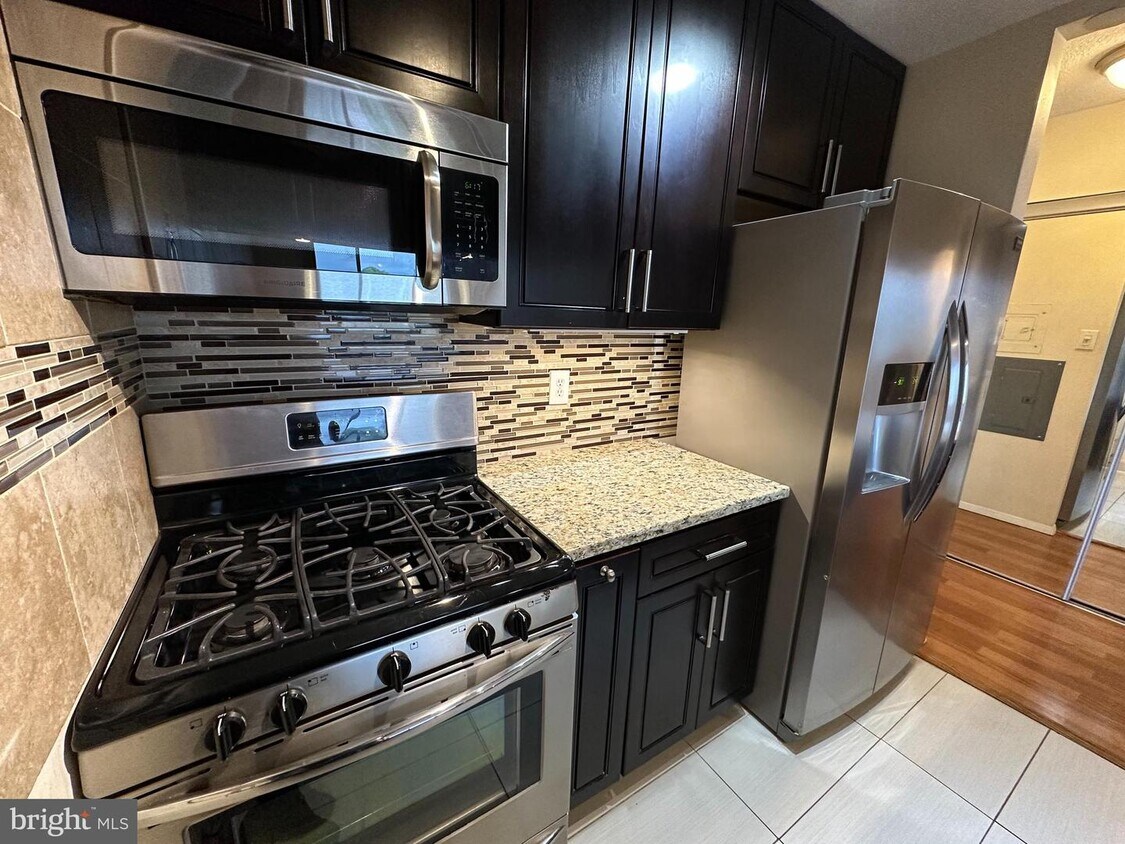 11801 Rockville Pike Unit 515, Rockville, MD 20852 Room for Rent in
