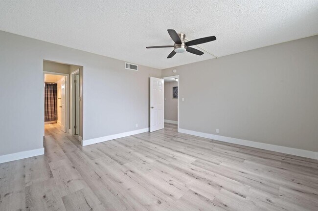 Foto del edificio - 403 NW 68th Ave