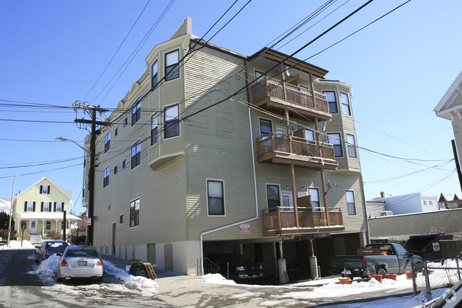 Building Photo - 322-328 Main St