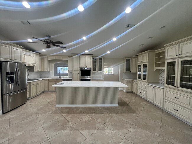 Foto del edificio - 114 N Tymber Creek Rd