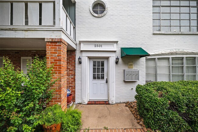 Foto del edificio - 2501 Marilee Ln