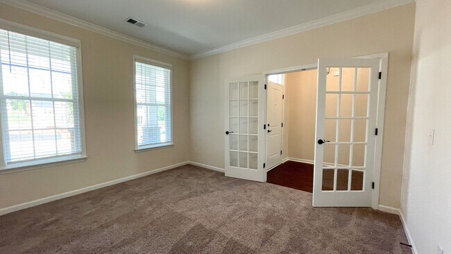 Foto del edificio - Beautiful home featuring 4 Bedrooms, 3 Full Baths, Flex Space/Office located in the highly sought...