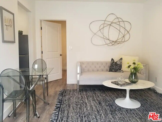 Foto del edificio - 335 E 65th St