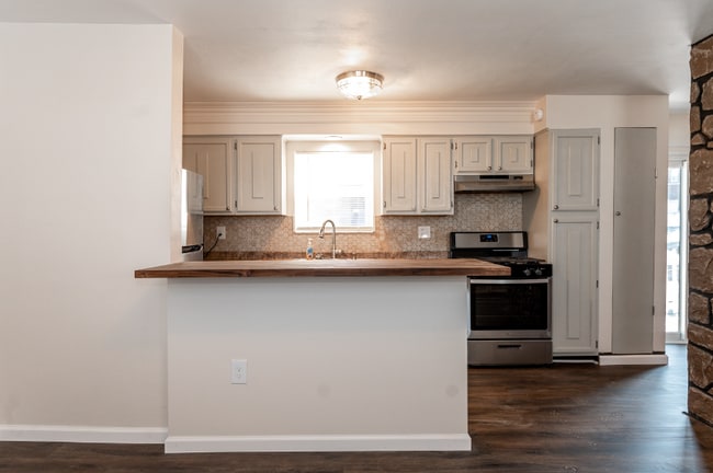 Building Photo - 217 Kaercher St