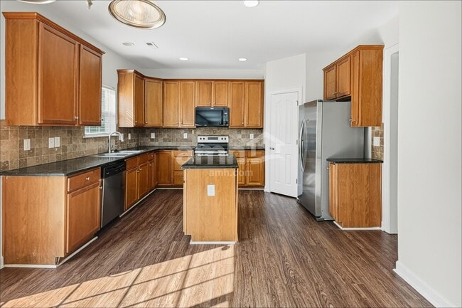 Building Photo - 2914 Watercrest Dr NW