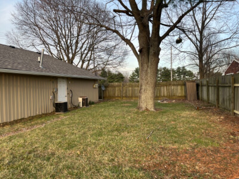 Building Photo - 1665 W State Rd 38