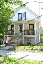Building Photo - 811 N Center St