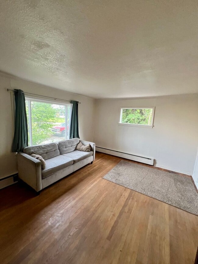 Building Photo - Downtown Home in Fairbanks!!