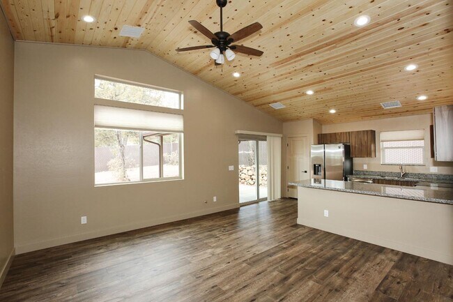 Building Photo - 5748 W Dally Ln