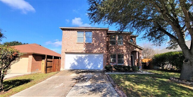 Building Photo - This beautiful home features 5 bedrooms, 2...