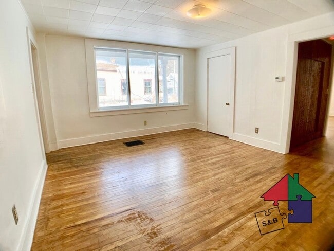 Building Photo - 300 Elm St