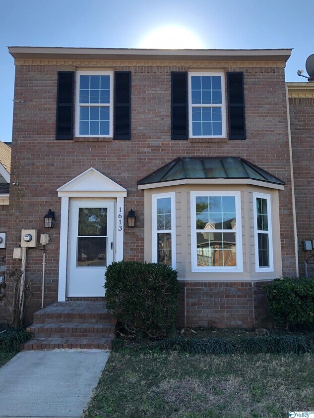1613 Brookline Ave SW, Decatur, AL 35603 Townhome Rentals in Decatur