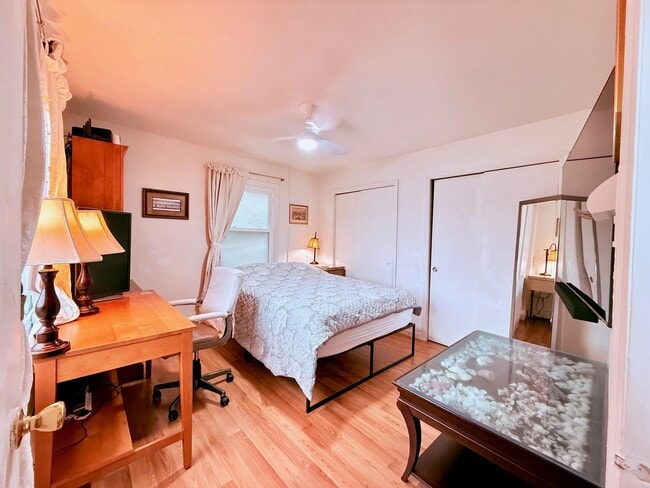 Foto del edificio - 851 N Hillside Rd