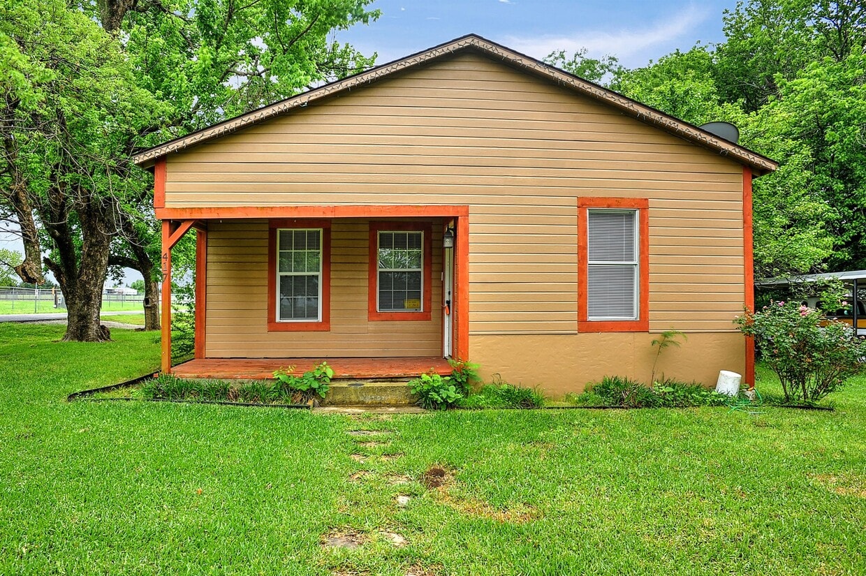 417 Main St, Pottsboro, TX 75076 House for Rent in Pottsboro, TX