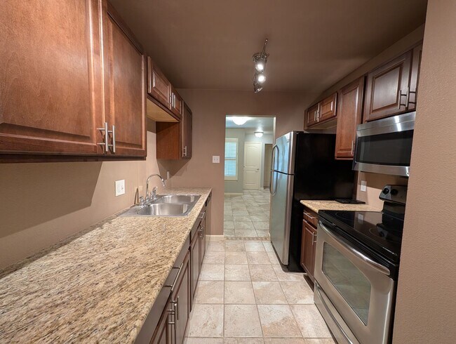 Building Photo - 2/2 Condo on Lake McQueeny / Waterfront Co...