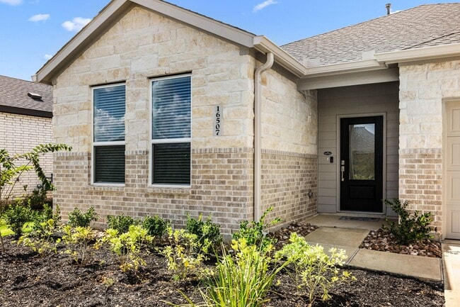 Building Photo - 16507 Mesquite Fld Dr