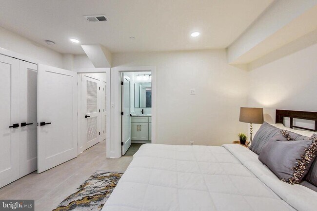 Foto del edificio - 1626 K St NE