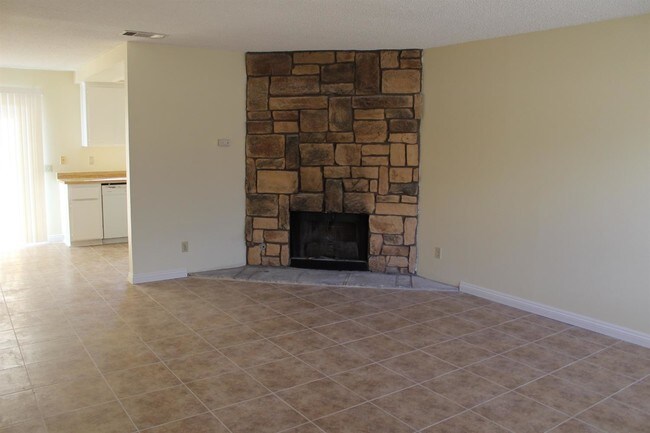 Foto del edificio - 15893 Sago Rd