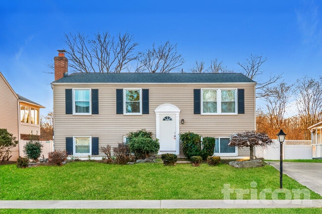 Building Photo - 808 Ruxshire Dr