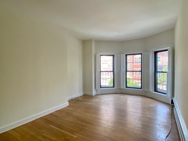 Building Photo - 529 Beacon St
