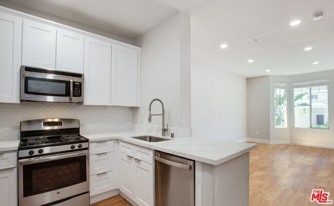 Foto del edificio - 5553 W 6th St