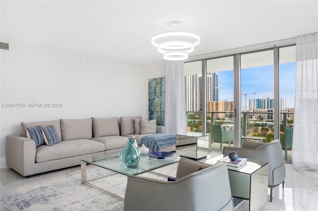 Foto del edificio - 330 Sunny Isles Blvd
