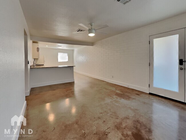 Building Photo - 4830 E Willetta St