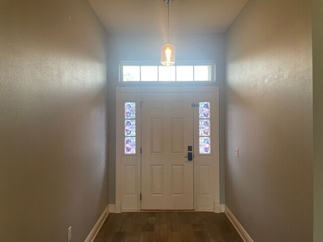 Building Photo - Excellent 4 Bedroom