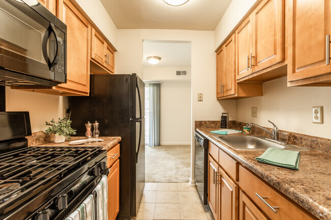 Kitchen - Mill Grove Apartments