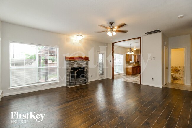 Building Photo - 1055 Waterview Dr
