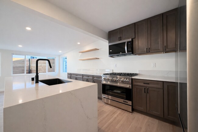 Foto del edificio - 4601 Almayo Ave