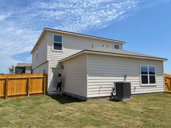 Foto del edificio - 704 Shoal Crk