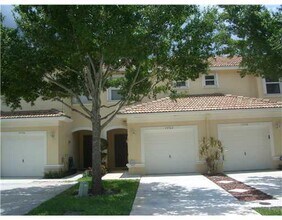 Building Photo - 13762 Creston Pl