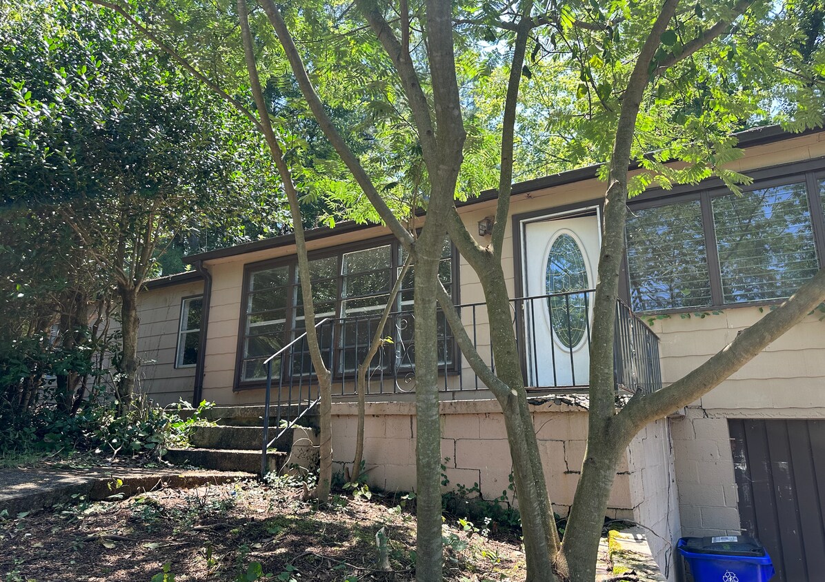 Primary Photo - 4 bedroom/2 bathroom house in Florence, ju...