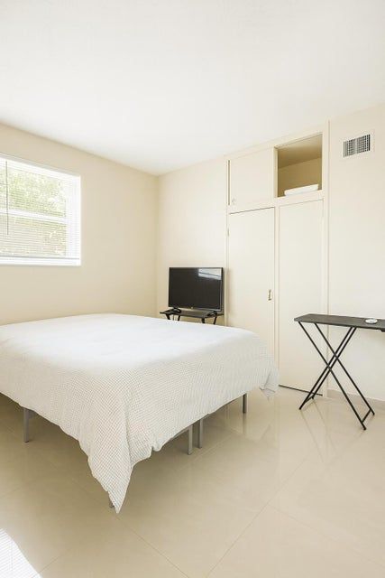 Foto del edificio - 2533 Dolphin Dr