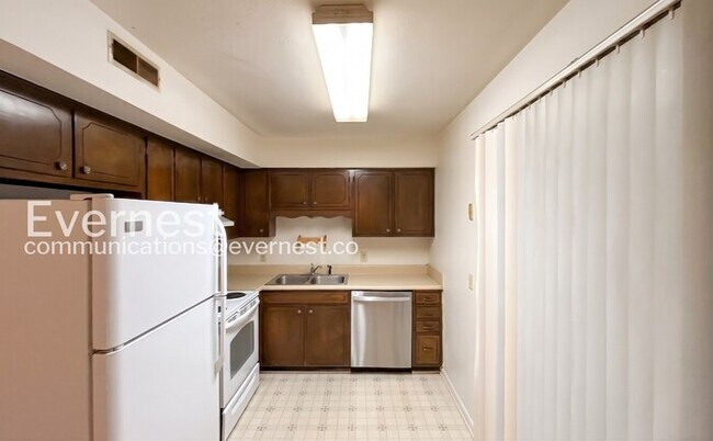 Foto del edificio - 8831 Millard Lee Ln