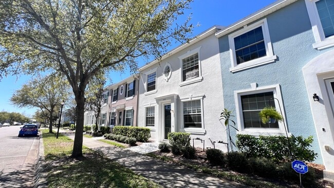 Foto del edificio - Fantastic Avalon Park 3 bed/2 bath Townhome!