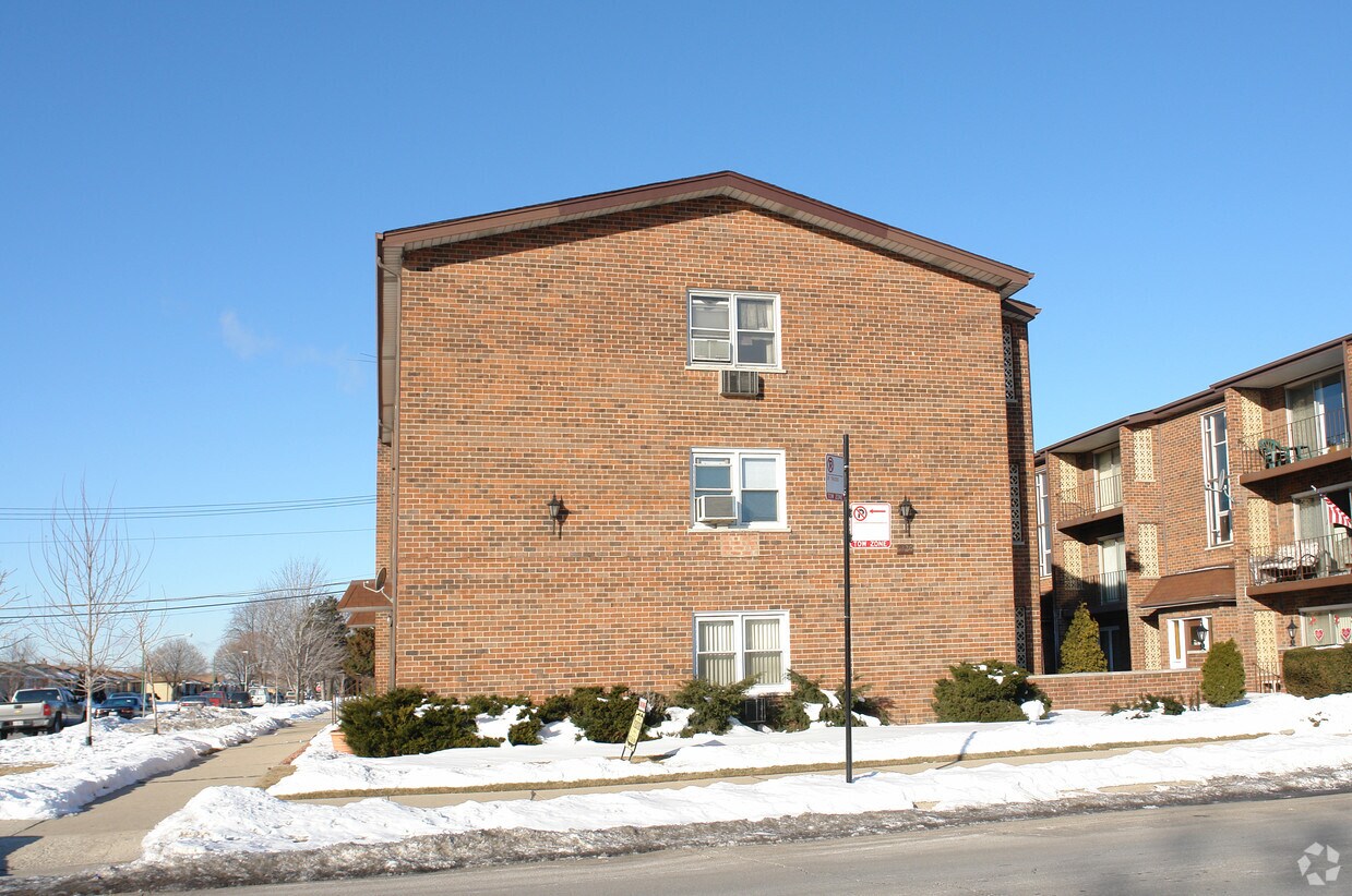 Building Photo - 6320 S Austin Ave